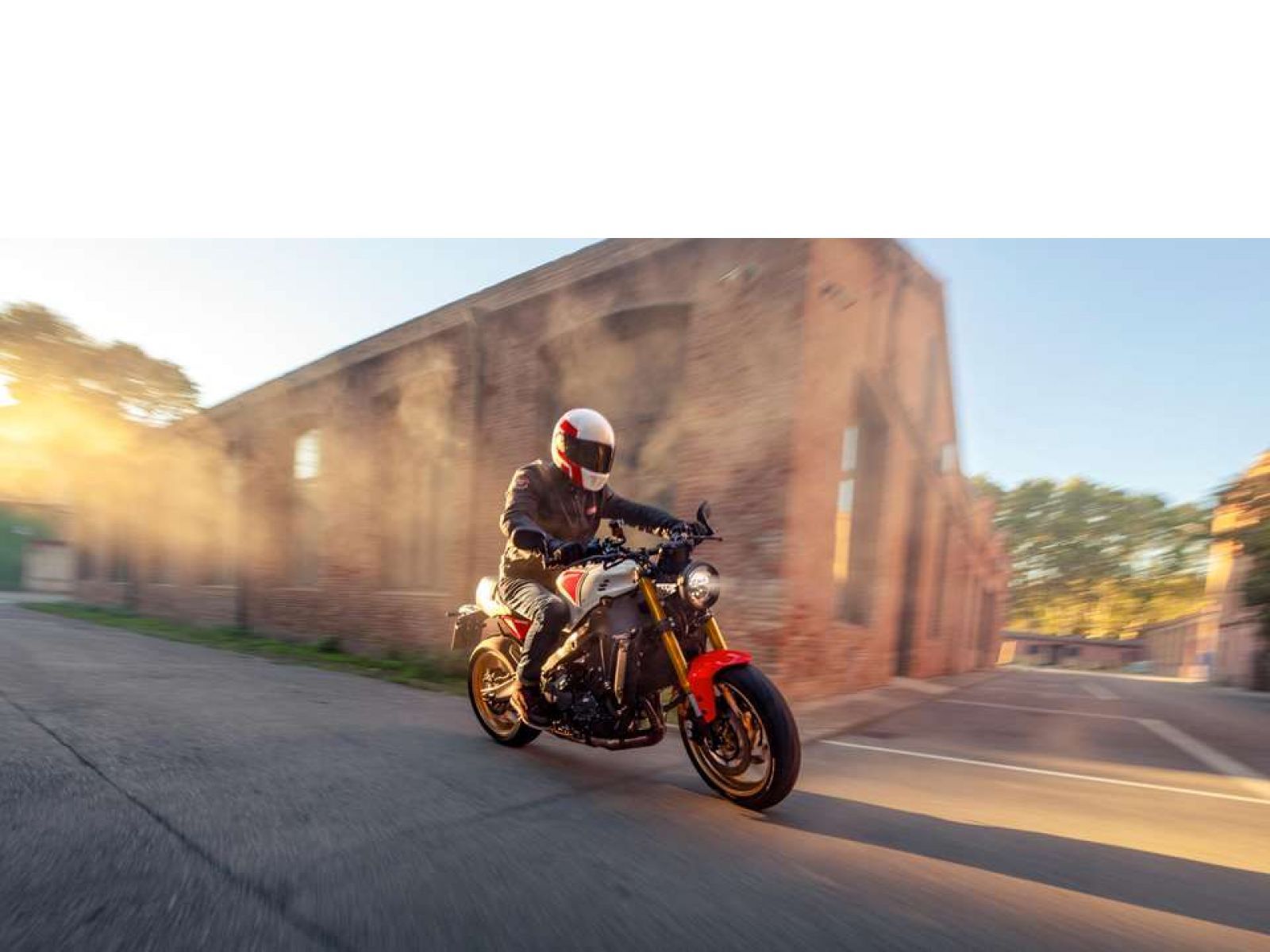 Мотоцикл YAMAHA XSR 900 (Legend Red) 2024